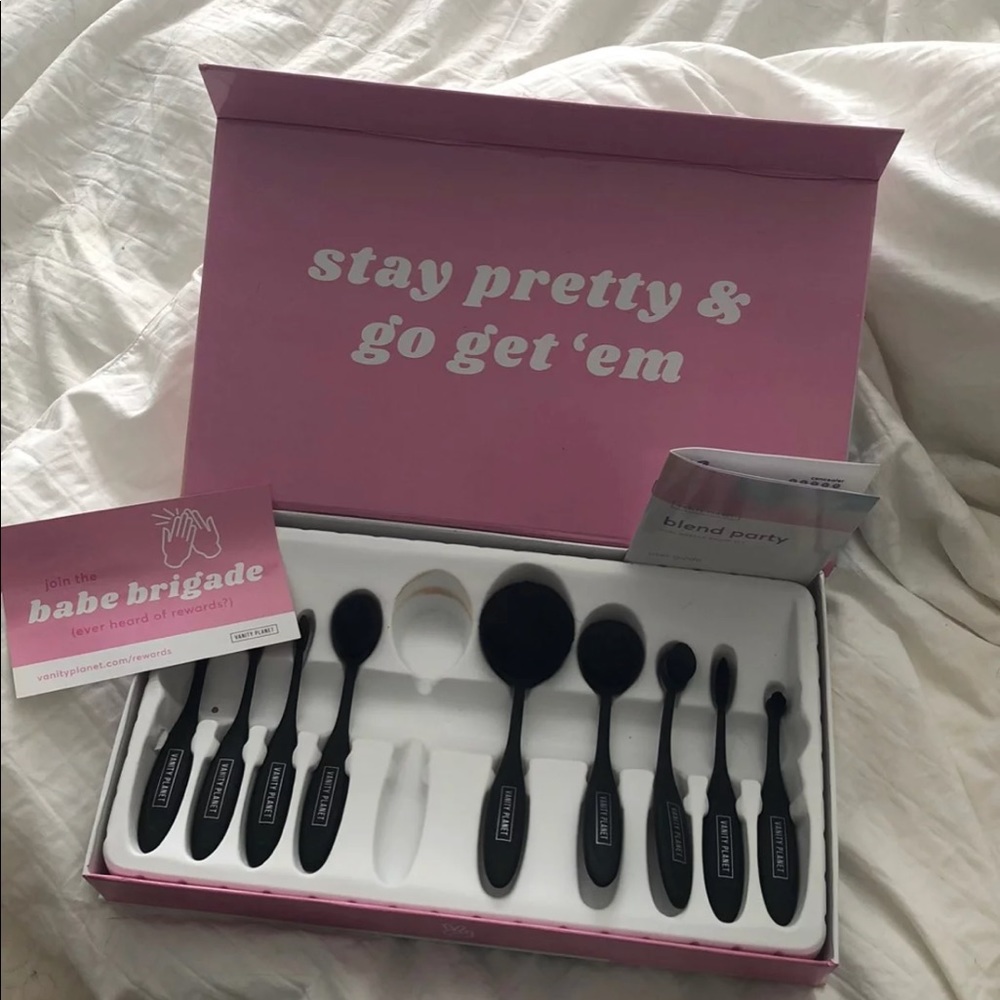 Vanity Fair Oval Make Up Brushes